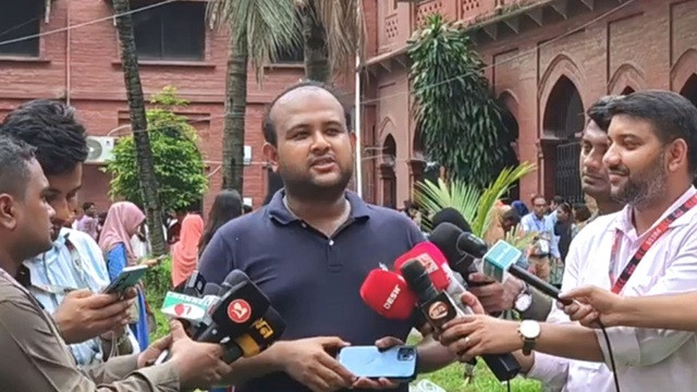 সকাল থেকে ভিপি প্রার্থীর সঙ্গে দেখা করতে পারিনি 