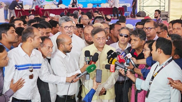 ‘যারা সরকারকে টেনে নামাতে চায় সিন্ডিকেটের সঙ্গে তারাও জড়িত’