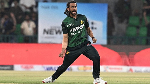 বাংলাদেশের বিপক্ষে দলকে জিতিয়েই দুঃসংবাদ পেলেন পাকিস্তানের হাসান