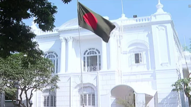 শেখ হাসিনার পক্ষে আইনজীবী নিয়োগের নির্দেশ ট্রাইব্যুনালের