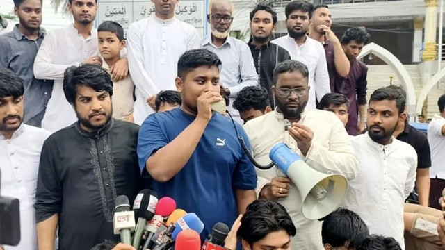 গণভোট নিয়ে সরকারের অবস্থানে জনগণ হতাশ : হাসনাত আবদুল্লাহ
