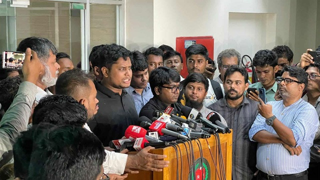 হাসিনার পতনে সবচেয়ে বেশি কষ্ট পেয়েছেন রুমিন ফারহানা: হাসনাত