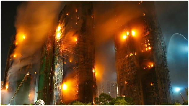 হংকং ভয়াবহ অগ্নিকাণ্ডে নিহত বেড়ে ৭৫