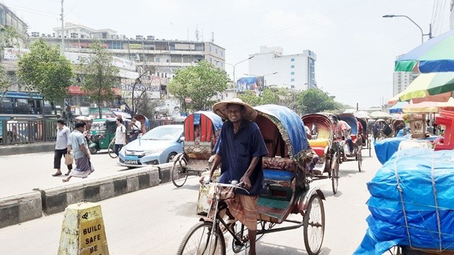 তাপপ্রবাহে নাকাল শ্রমজীবী মানুষ, গরমে-ঘামে চরম অস্বস্তি