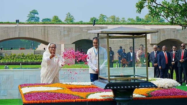 মহাত্মা গান্ধীর প্রতি প্রধানমন্ত্রীর শ্রদ্ধা