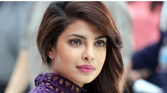 নাকের গড়ন নিয়ে বিপাকে পড়েছিলেন প্রিয়াংকা, ছাড়তে চেয়েছিলেন বলিউডও