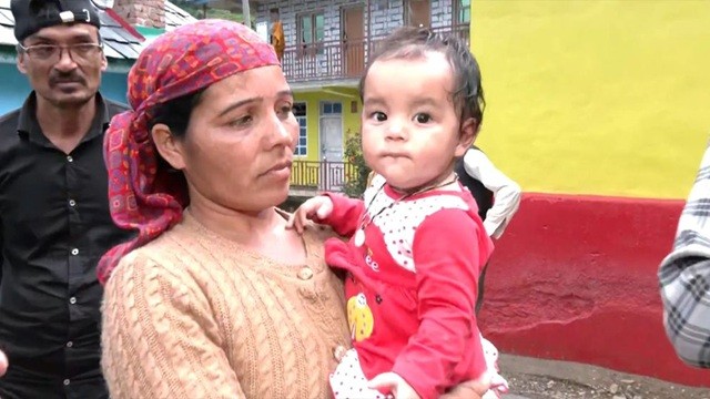 ভূমিধসে প্রাণ হারালেন বাবা-মা-দাদি, অলৌকভাবে বেঁচে গেল ১১ মাসের শিশু