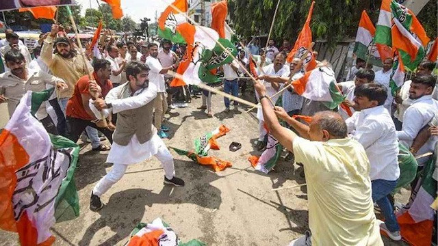 মোদিকে কটূক্তির জেরে কংগ্রেস-বিজেপির তুমুল সংঘর্ষ