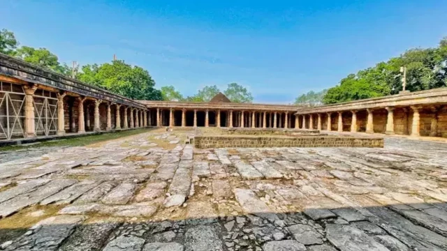 ভারতে মসজিদকে মন্দির ঘোষণা আদালতের, নামাজ পড়তে পারবেন না মুসল্লিরা