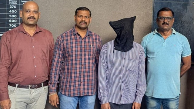 মুম্বাইয়ে বোমা হামলার হুমকি দেওয়ার অভিযোগে এক জ্যোতিষী আটক