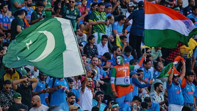 বির্তককে সঙ্গী করে আবারও ভারত-পাকিস্তানের লড়াই