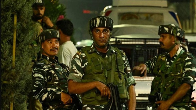 কাশ্মিরে নিরাপত্তায় এবার সাবেক সেনা সদস্যদের নামাচ্ছে ভারত