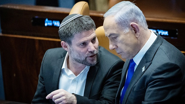 সৌদির নেতাদের মরুতে উট চড়ানোর কথা বলে মাফ চাইলেন ইসরায়েলি মন্ত্রী