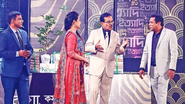 ইত্যাদির মঞ্চে দর্শকের সঙ্গে অভিনয়ে মোশাররফ করিম