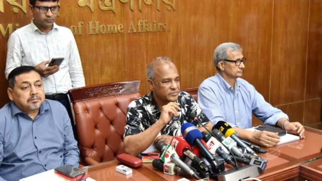 গোপালগঞ্জের ঘটনায় গণগ্রেপ্তার হচ্ছে না: স্বরাষ্ট্র উপদেষ্টা