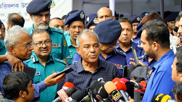 পুলিশ সদস্যদের কর্মপরিবেশ উন্নয়নে সরকার কাজ করছে : স্বরাষ্ট্র উপদেষ্টা