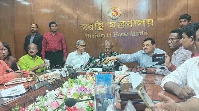 আরাকান আর্মি বেঁচে আছেই মাদক বিক্রি করে  