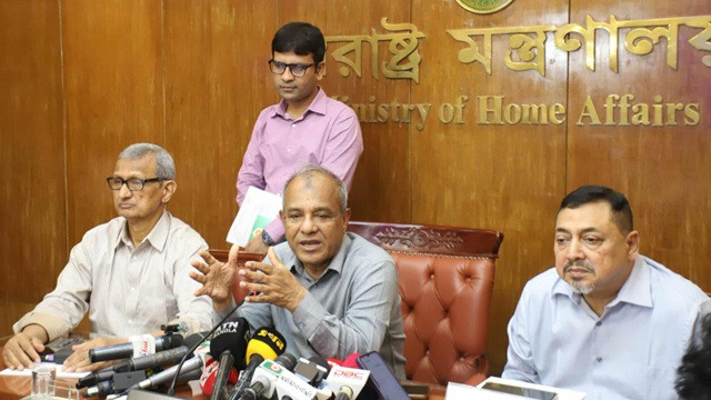 নির্বাচনে ৪৭ হাজার কেন্দ্রে দেওয়া হবে বডি ক্যামেরা : স্বরাষ্ট্র উপদেষ্টা