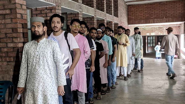 জাকসু নির্বাচনে ভোটগ্রহণ শুরু