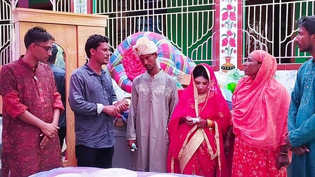 রাজকীয় আয়োজনে মা-বাবাহারা অসহায় মেয়ের বিয়ে দিলেন মামুন বিশ্বাস