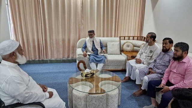 বাসায় গিয়ে জামায়াত আমিরের খোঁজ নিলেন ধর্ম উপদেষ্টা