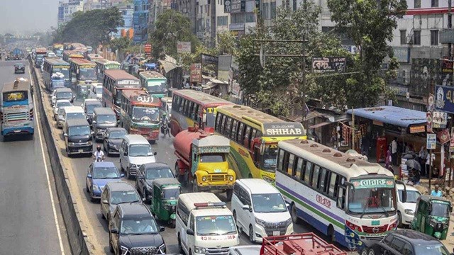 যাত্রাবাড়ী দিয়ে ঢাকায় ঢুকছে সারি সারি গাড়ি, কয়েক কিলোমিটার যানজট