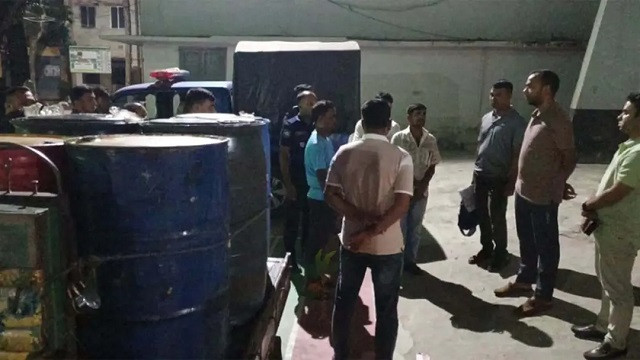 সার-কীটনাশকের দোকানে মিলল হাজার লিটার জ্বালানি