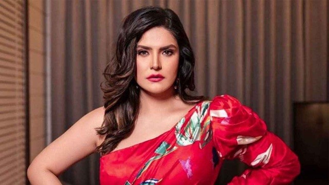 চুম্বন দৃশ্যে কেন রেগে গিয়েছিলেন জেরিন?