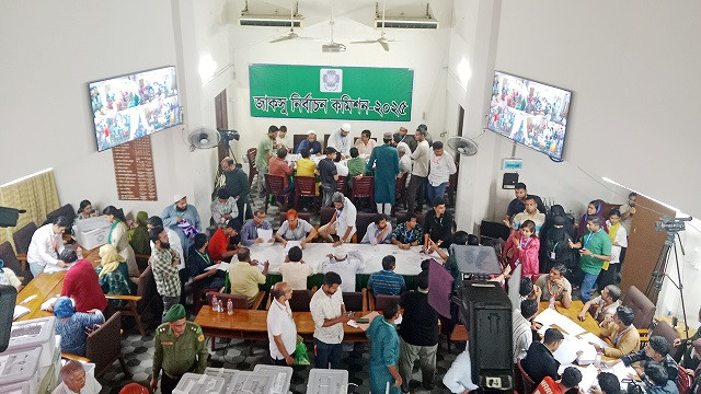 জাকসু নির্বাচনে ফের ভোট গণনা শুরু, রাতের মধ্যে ফল
