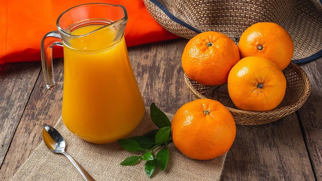 পানিশূন্যতা ও হৃদরোগ এড়াতে যে ৫ খাবার খাবেন