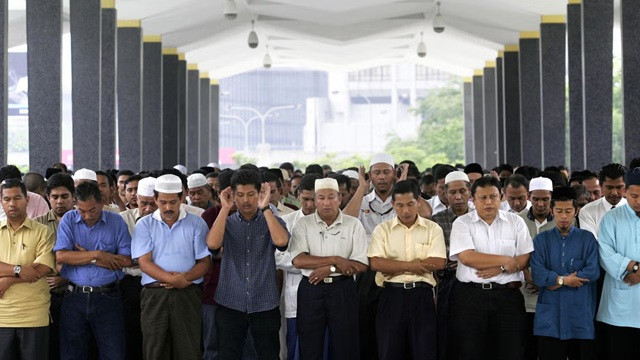 জুমার নামাজ না পড়লে জেল-জরিমানা মালয়েশিয়ার এক প্রদেশে