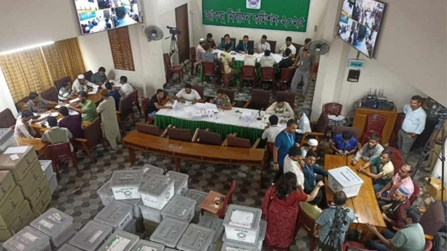 ২১টি হলের মধ্যে ১৬টিতে কেন্দ্রীয় সংসদের ভোট গণনা সম্পন্ন