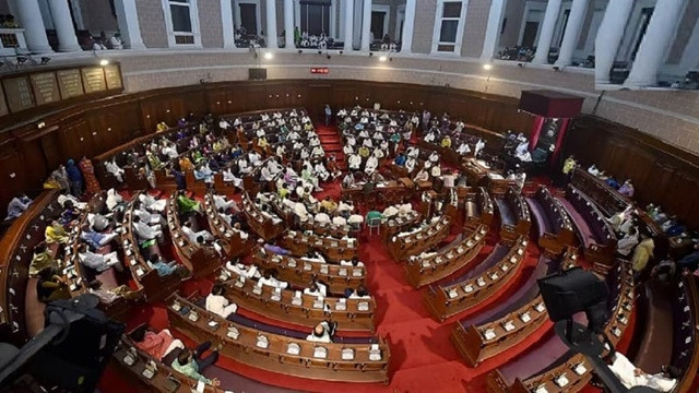 পাল্টাপাল্টি স্লোগানে পশ্চিমবঙ্গ বিধানসভায় তুমুল হট্টগোল