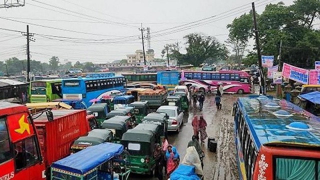 ‘হাফভাড়া’ নিয়ে বিরোধ, সুনামগঞ্জে পরিবহন শ্রমিকদের কর্মবিরতি