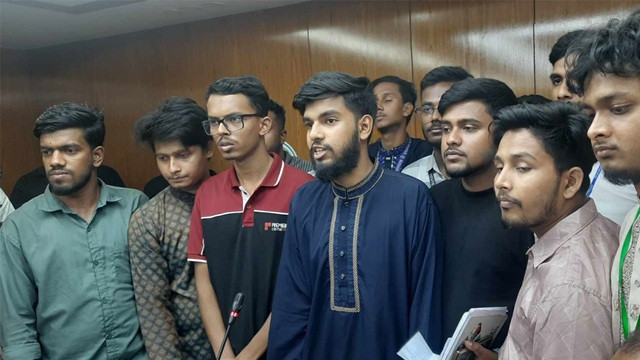 ‘বৈঠকে আমরা সন্তুষ্ট নই, কঠোর আন্দোলনের ডাক আসবে’
