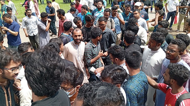 কার্জন হলে ভোটাররা ভোগান্তিতে