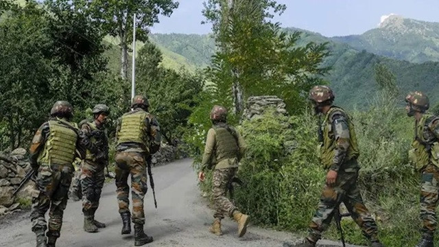 জম্মু-কাশ্মীরে গোলাগুলিতে ২ ভারতীয় সেনা নিহত