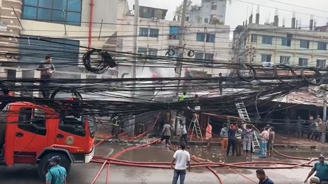 কারওয়ান বাজারের একাংশে আগুন