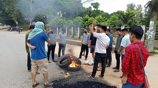 খাগড়াছড়িতে সড়ক অবরোধ, সাজেকে আটকা হাজারো পর্যটক