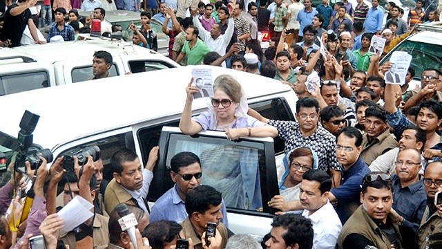ফিরবেন খালেদা জিয়া, রাস্তায় কাউকে না দাঁড়ানোর অনুরোধ পুলিশের
