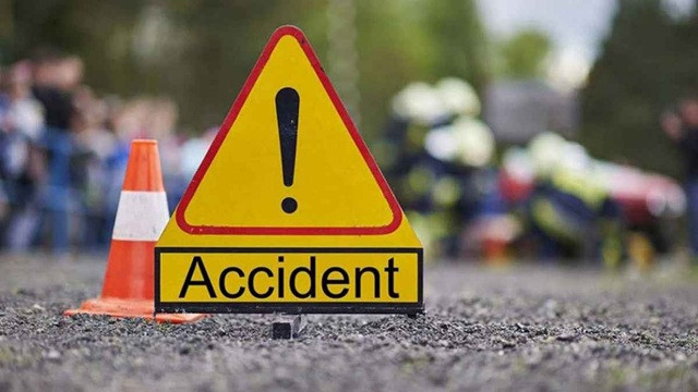 খুলনায় সড়ক দুর্ঘটনায় শিশুসহ একই পরিবারের নিহত ৩