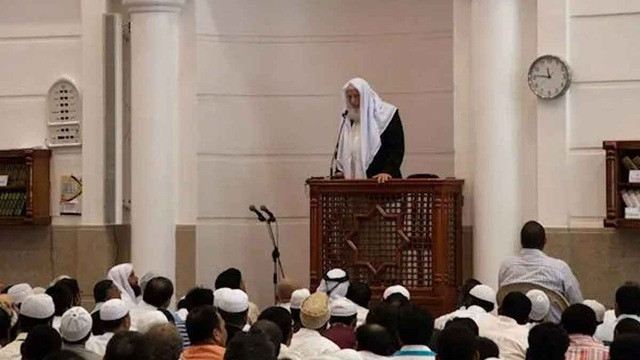 জুমার খুতবা নামাজের আগে, ঈদের খুতবা পরে—হেকমত কী