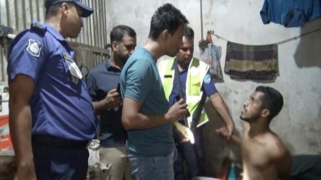 বাবাকে কুপিয়ে হত্যার অভিযোগে ছেলে আটক