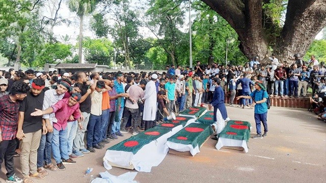 কফিন ধরে আন্দোলন চালিয়ে যাওয়ার শপথ শিক্ষার্থীদের