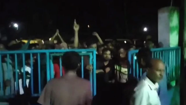 আটক কর্মীকে ছাড়িয়ে আনতে বিএনপি নেতাকর্মীদের থানা ঘেরাও