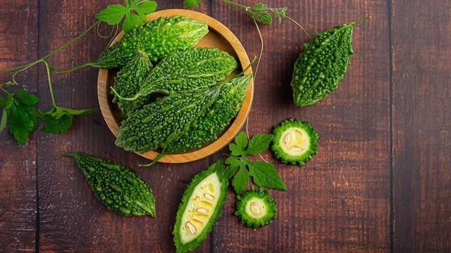 করলার বীজ পেটে গেলে যেসব ক্ষতি হতে পারে