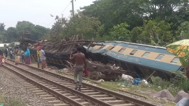 গাজীপুরে দুর্ঘটনার ৩২ ঘণ্টা পর ট্রেন চলাচল স্বাভাবিক