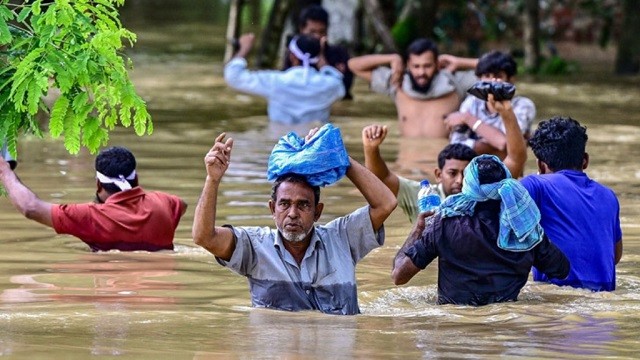 ত্রাণের জন্য হাহাকার মনোহরগঞ্জ ও নাঙ্গলকোটের বানভাসিদের