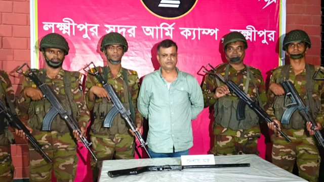 যৌথবাহিনীর অভিযানে অস্ত্রসহ ধরা যুবদল নেতা, সহযোগীর বাড়িতে মিললো মাদক