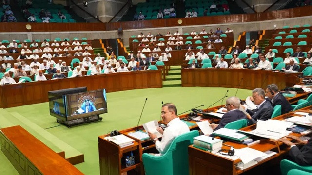 শৃঙ্খলা ভঙ্গ ও অবাধ্যতায় সরাসরি বরখাস্তের বিধান রেখে সংসদে বিল পাস